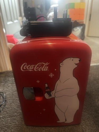 Coca cola can - 6, table