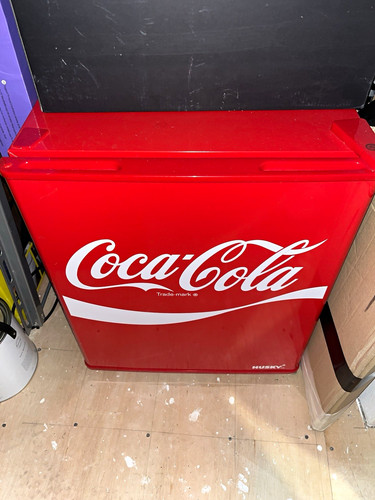 Husky coca cola - coca-cola, table